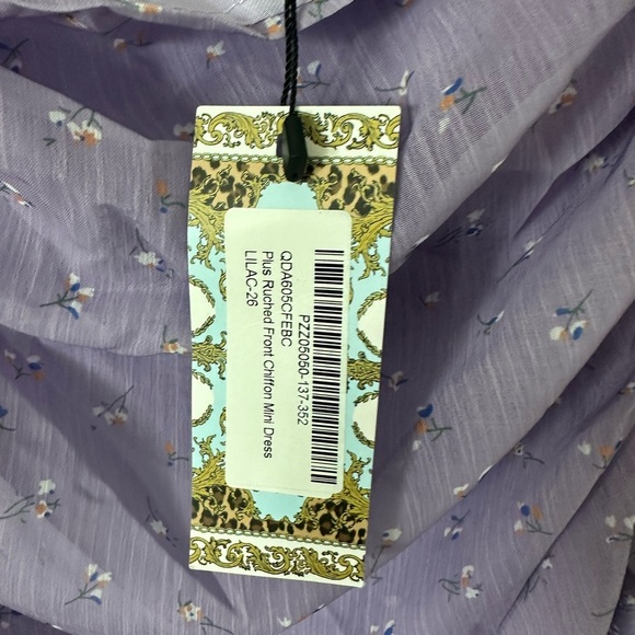 Boohoo Plus Size Ruched Front Chiffon Mini Floral Dress - Picture 2 of 4